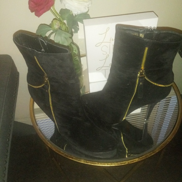 Ankle black faux suede booties - Picture 4 of 5